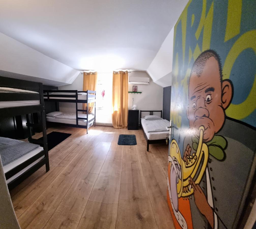 Sax Pub Hostel Любляна Экстерьер фото