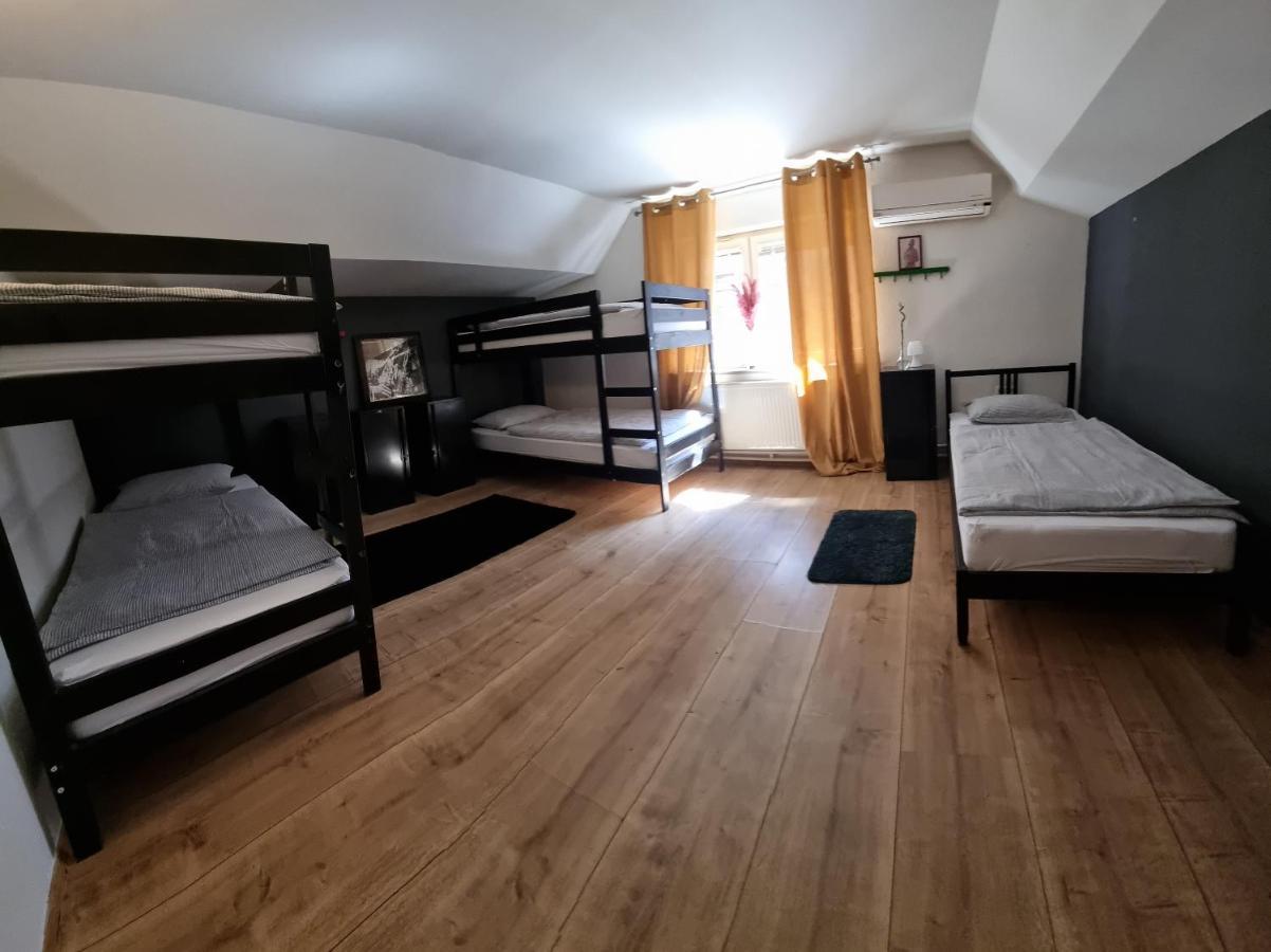 Sax Pub Hostel Любляна Экстерьер фото